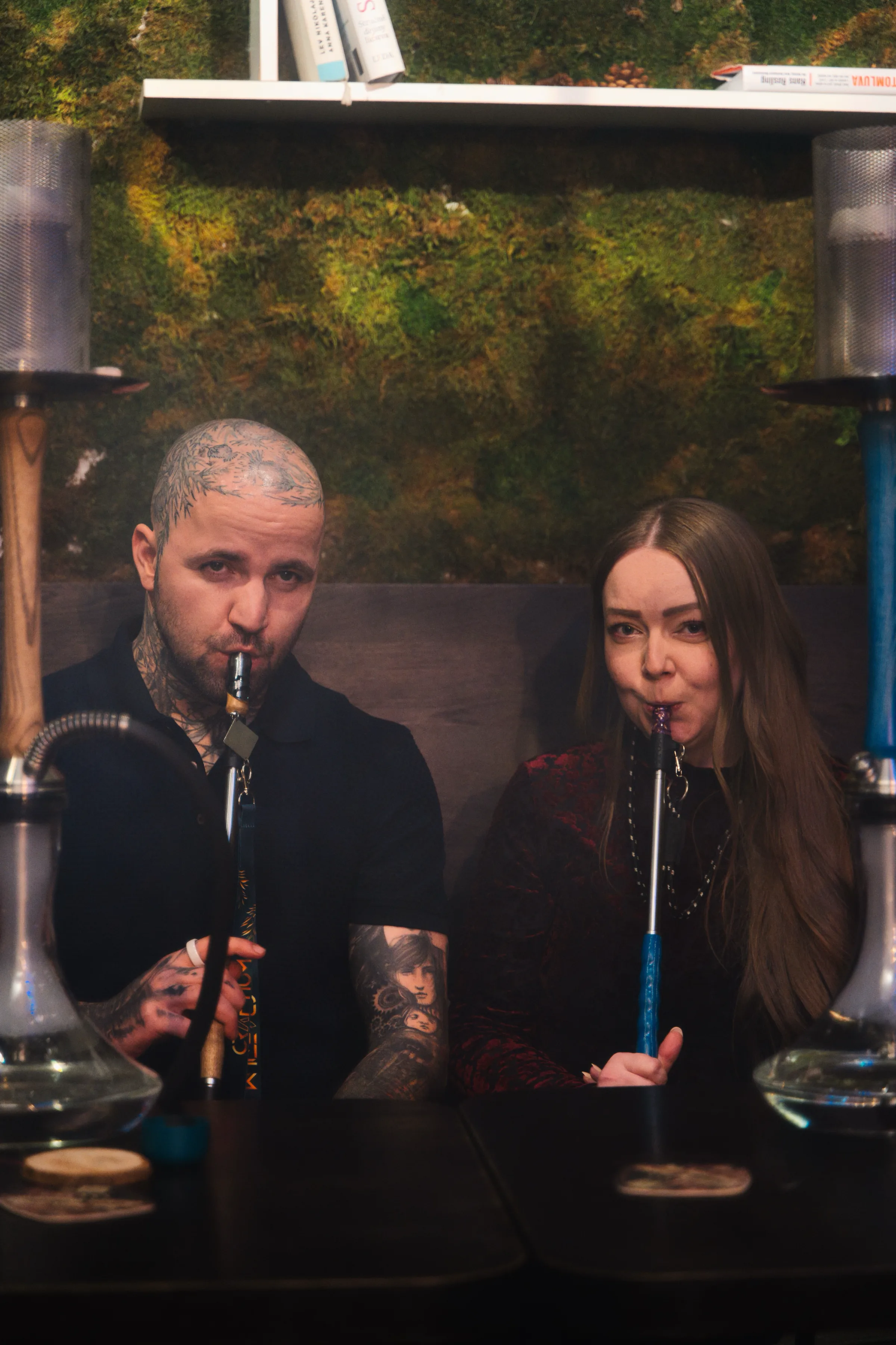 Guests sharing a hookah at a Craftium evening