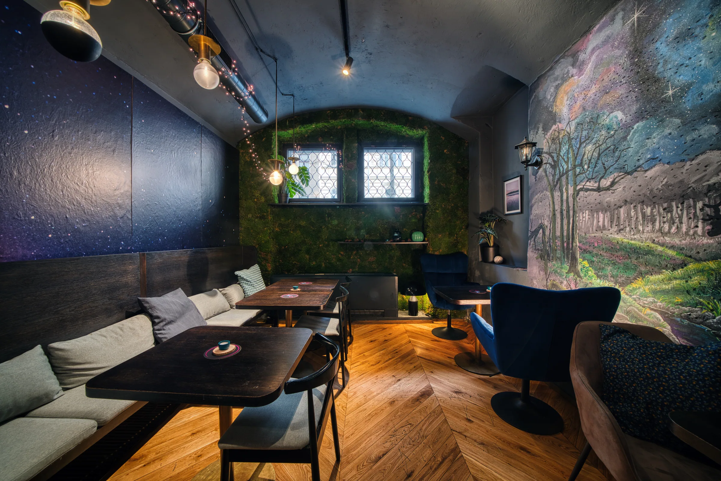 Window nook under the vaulted ceiling